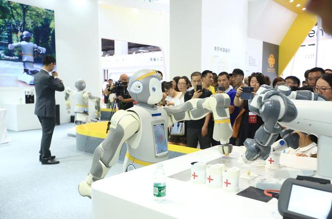 “機(jī)”動(dòng)時(shí)刻，智領(lǐng)未來(lái) 中瑞福寧機(jī)器人閃耀2018世界機(jī)器人大會(huì)